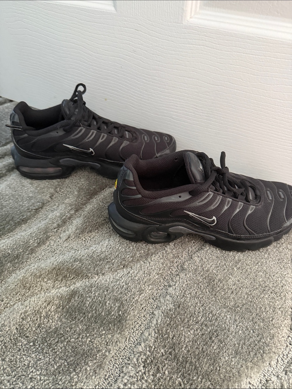 Nike Black TN Air Max Plus Sneakers with Subtle Silver Swoosh 5y